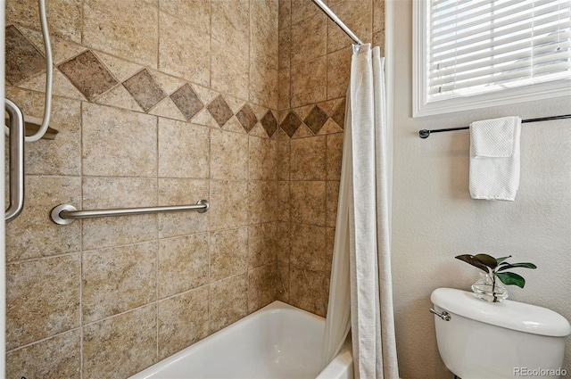 bathroom featuring toilet and shower / tub combo