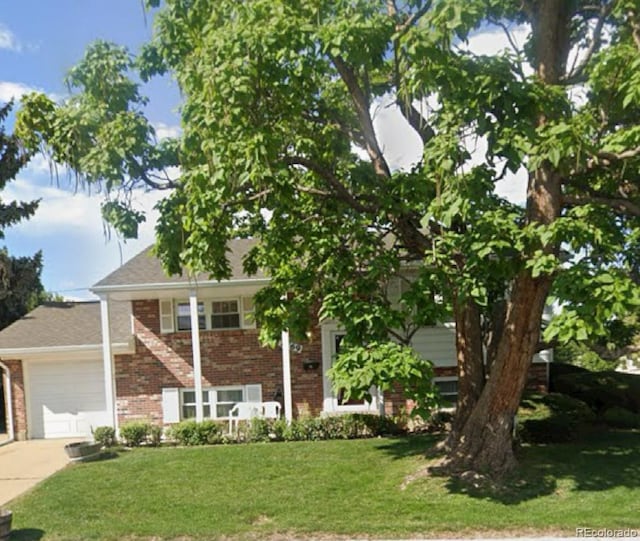 view of front of home featuring a garage and a front lawn