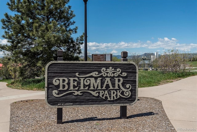 view of community / neighborhood sign