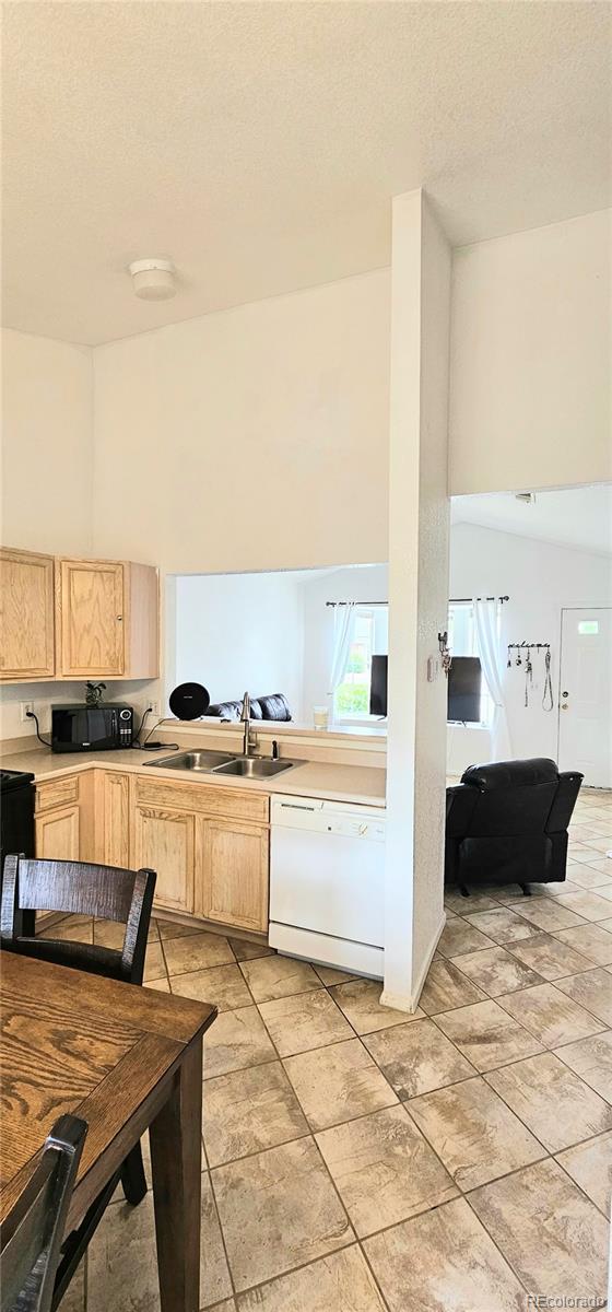 1748 Eagle St Unit B, Aurora, CO 80011 - photo 12