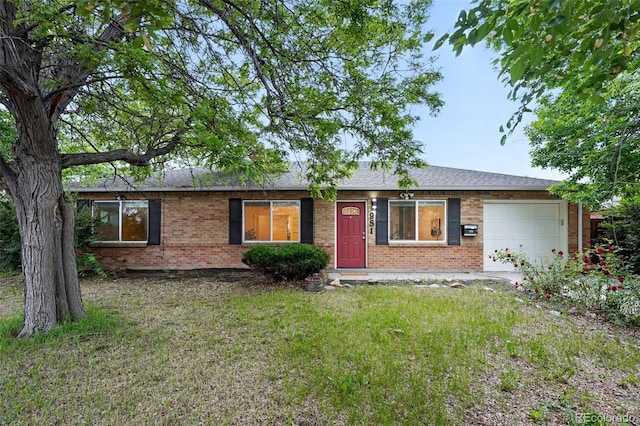 981 Ursula St, Aurora, CO 80011 - single story home with brick siding, an attached garage, and a front yard
