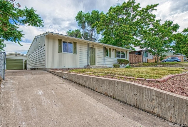 600 Bronco Rd, Denver, CO 80221 - ranch-style house with driveway and a front lawn