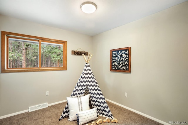 playroom with carpet, visible vents, and baseboards