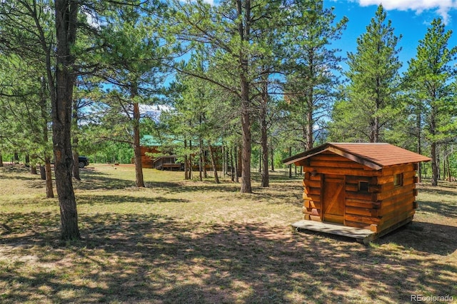 view of yard featuring a shed and an outbuilding