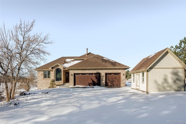 view of front facade featuring a garage