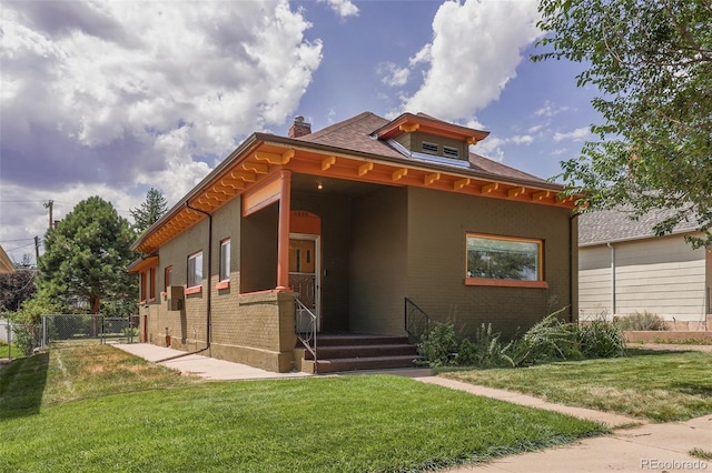 view of front facade with a front yard