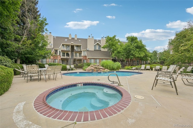 13873 E Lehigh Ave Unit C, Aurora, CO 80014 - community pool with a hot tub and a patio area