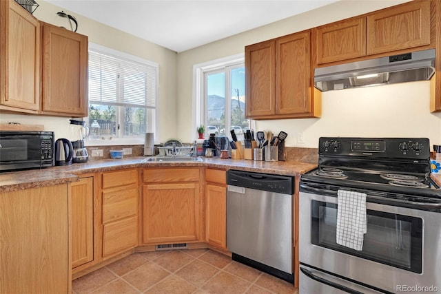 kitchen featuring visible vents, under cabinet range hood, a toaster, appliances with stainless steel finishes, and a sink