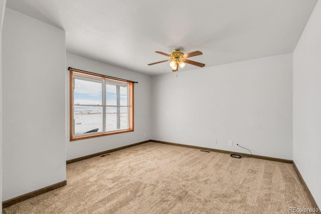 unfurnished room with light carpet and ceiling fan