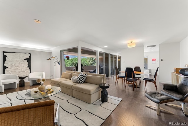 living room featuring visible vents, recessed lighting, baseboards, and hardwood / wood-style floors