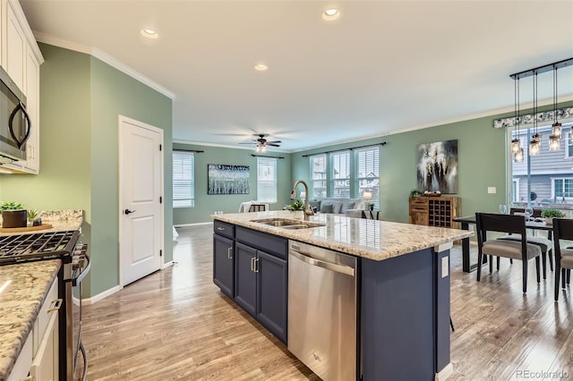 17859 E 108th Pl, Commerce City, CO 80022 - kitchen featuring crown molding, light wood-style flooring, stainless steel appliances, and a sink