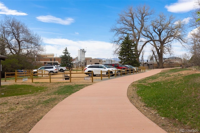 view of property's community featuring a lawn