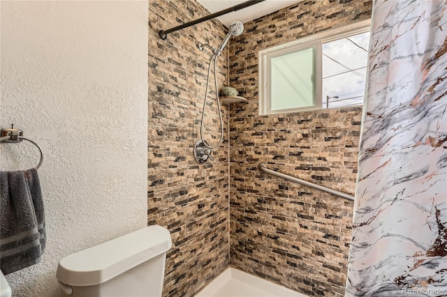 655 S Perry St, Denver, CO 80219 - full bathroom with toilet and a tile shower