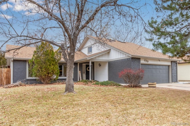 view of front of home featuring a front yard and a garage