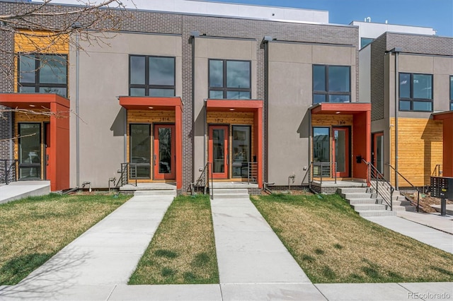 view of front of house with a front lawn