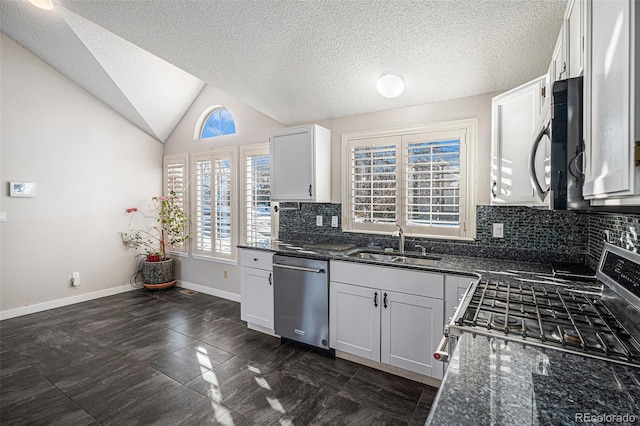 3738 Rosewalk Ct, Highlands Ranch, CO 80129 - kitchen featuring stainless steel appliances, a sink, backsplash, baseboards, and dark stone counters