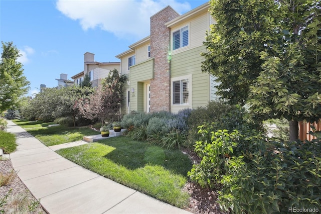 view of side of property featuring a lawn