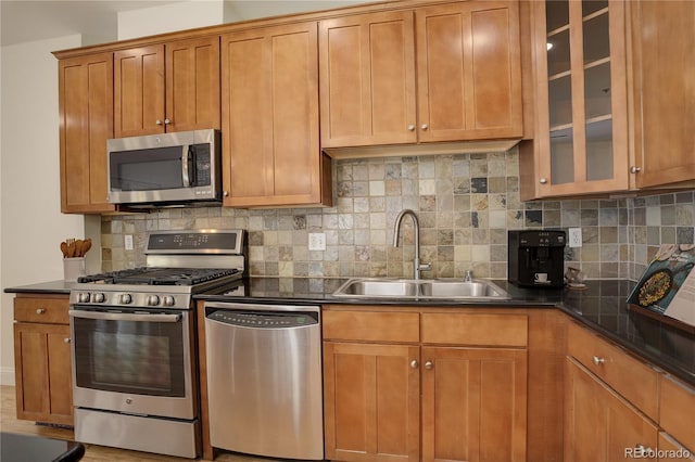 kitchen with stainless steel appliances, sink, and backsplash