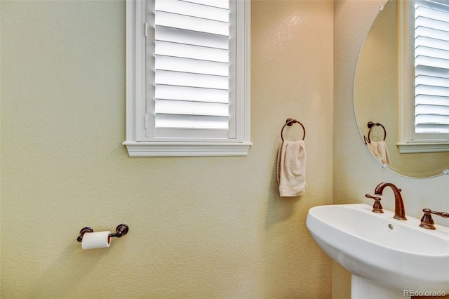 bathroom featuring sink