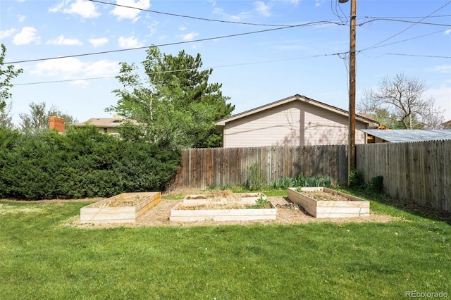 view of yard with a garden
