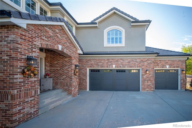 view of front facade featuring a garage