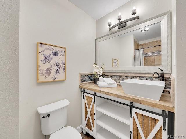 bathroom with vanity, curtained shower, and toilet