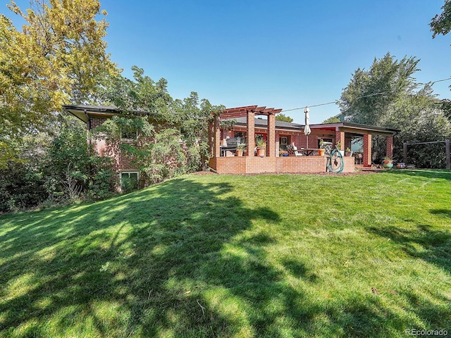 view of yard with a pergola