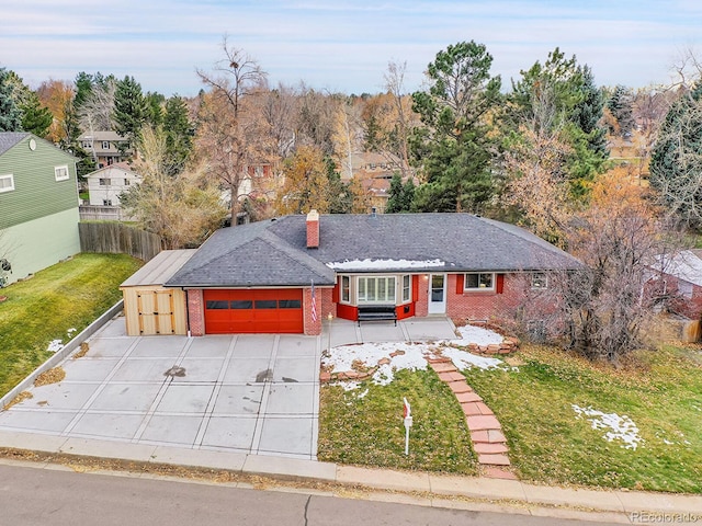 view of front of home featuring a front lawn and a garage