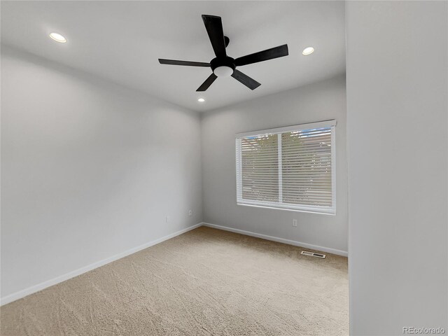 unfurnished room featuring carpet floors and ceiling fan