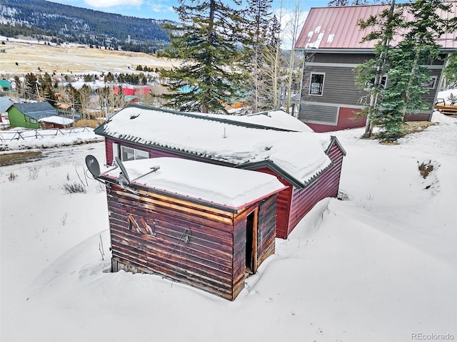 snowy aerial view featuring a mountain view