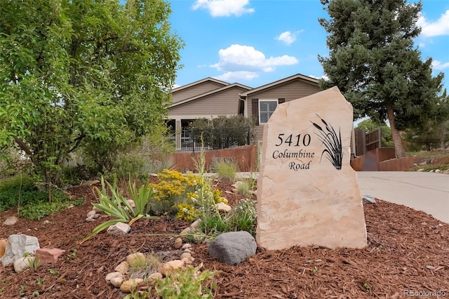 view of community / neighborhood sign