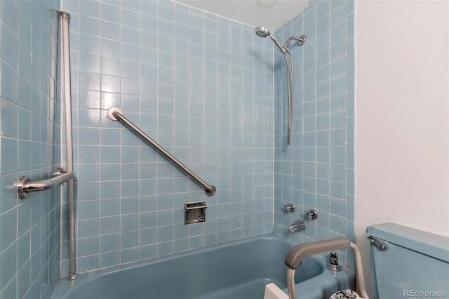 full bath featuring toilet and washtub / shower combination