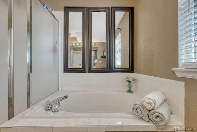 18655 E Garden Pl, Aurora, CO 80015 - bathroom featuring a bath