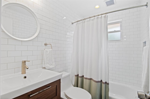 5315 Newland St, Arvada, CO 80002 - bathroom featuring shower / bath combo with shower curtain, toilet, vanity, tile walls, and recessed lighting