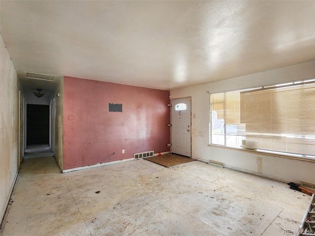 foyer with visible vents and baseboards