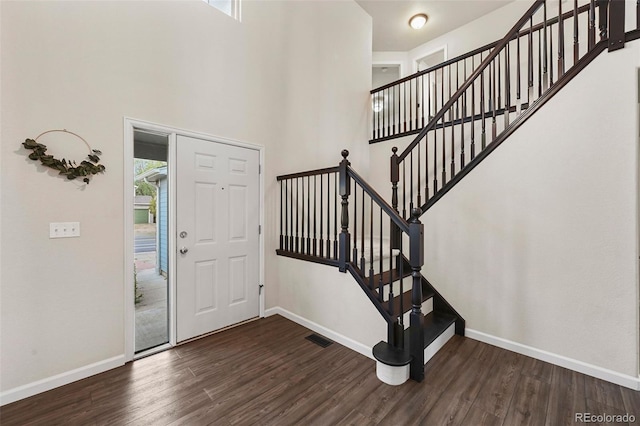 entrance foyer featuring plenty of natural light, baseboards, and wood finished floors
