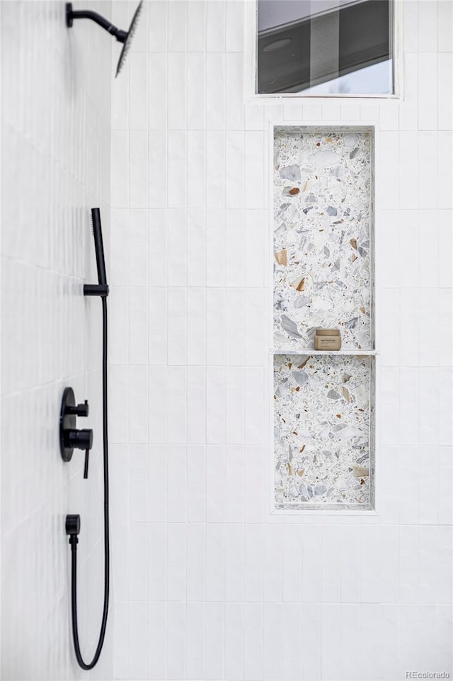 room details featuring a tile shower