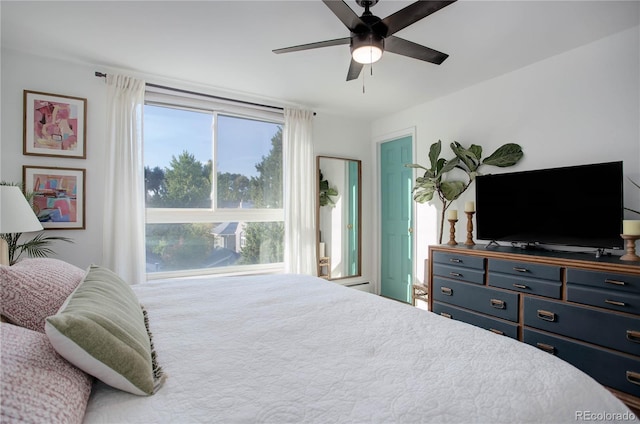 bedroom with ceiling fan