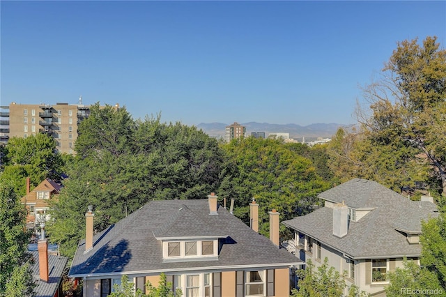 birds eye view of property featuring a mountain view