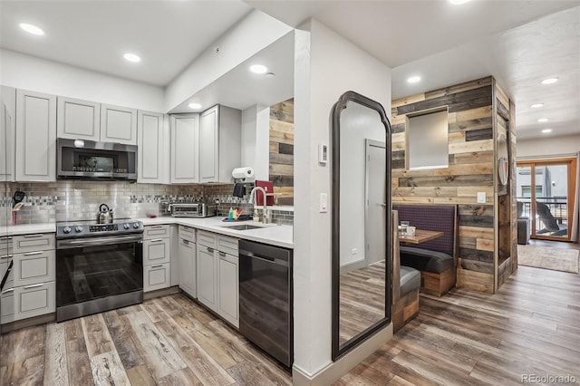 645 S Park Ave Unit 302, Breckenridge, CO 80424 - kitchen with stainless steel appliances, a sink, gray cabinets, tasteful backsplash, and light countertops