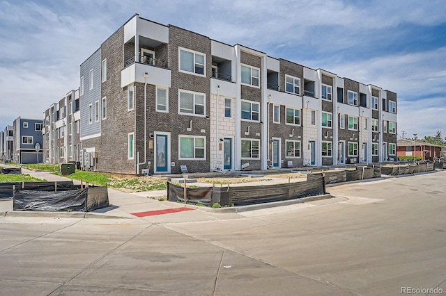 370 Geneva St, Aurora, CO 80010 - view of property with a residential view