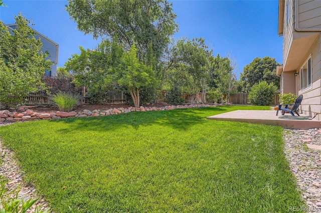 5534 S Wenatchee St, Aurora, CO 80015 - fenced backyard with a patio