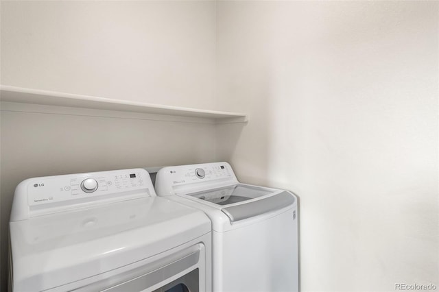 laundry area with laundry area and washing machine and clothes dryer