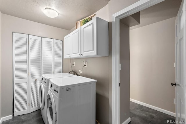 laundry area featuring a textured ceiling, cabinets, and independent washer and dryer