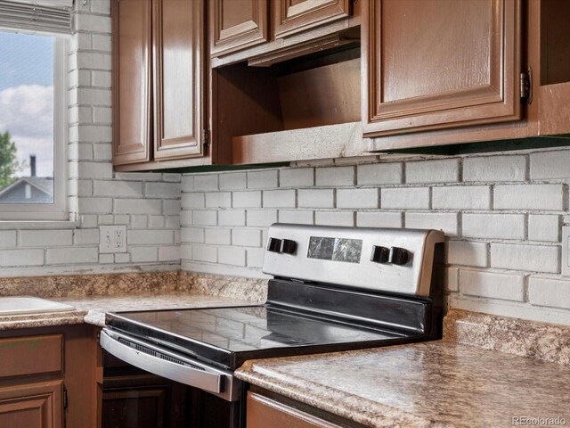 1642 S Salida Way, Aurora, CO 80017 - kitchen featuring electric range, tasteful backsplash, and light countertops