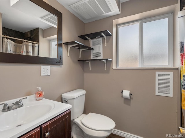 1642 S Salida Way, Aurora, CO 80017 - full bathroom featuring vanity, toilet, and a shower with curtain