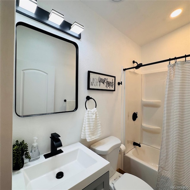 7200 E State Highway 14 Unit 27, Fort Collins, CO 80524 - full bath with toilet, vanity, and shower / bath combination with curtain