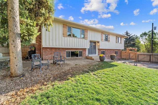 back of house featuring a yard