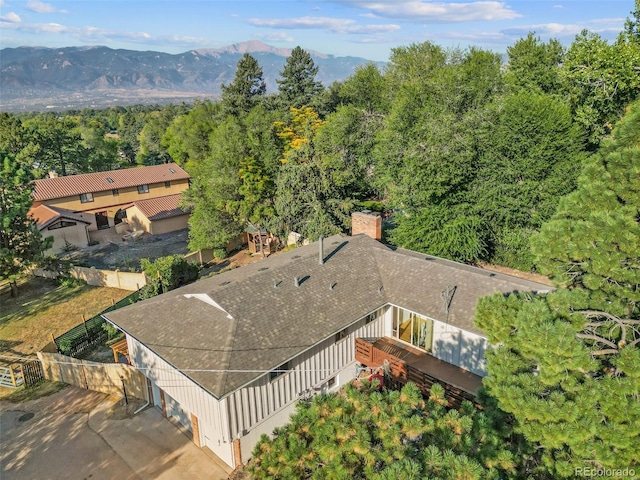 bird's eye view with a mountain view