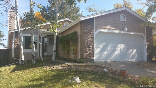 view of front facade featuring a garage and a front yard